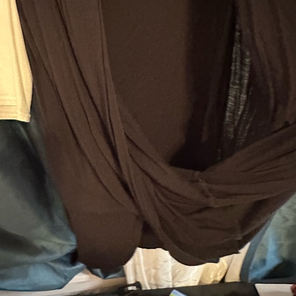 Cha Cha Vente Black Sleeveless Drape Top. - Picture 3 of 6